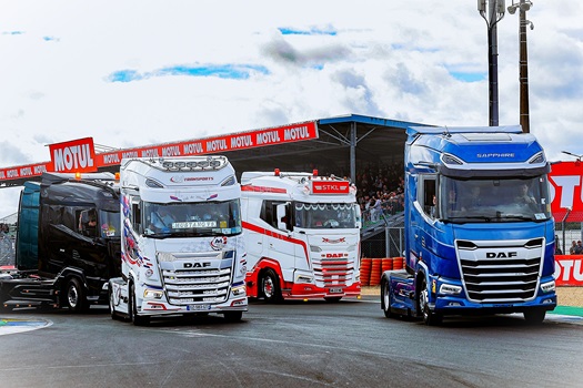 DAF-XG-plus-Le-Mans-Bugatti