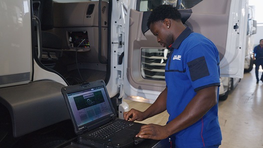 Working-at-the-DAF-Dealer-MfD-High-Tech